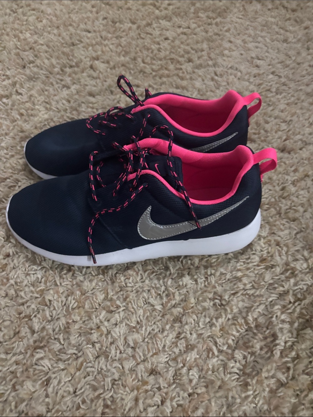 Nike Roshe Run Navy and Hot Pink Athletic Running Shoes 7Y Big Kids